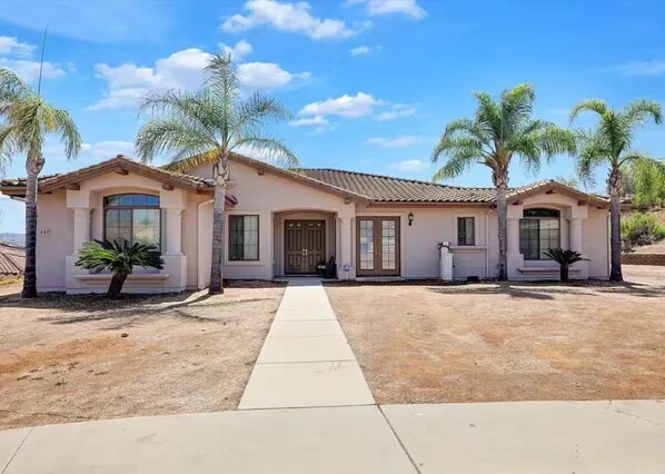 Exterior - Superb Villa near California Golf Club-Monserate Winery-Pala Mesa Golf-360 Views (Fallbrook)
