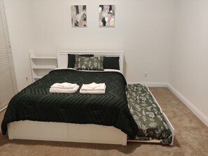 5 bedrooms, iron/ironing board, WiFi, bed sheets