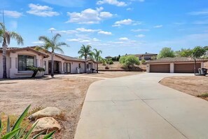 Exterior - Superb Villa near California Golf Club-Monserate Winery-Pala Mesa Golf-360 Views (Fallbrook)