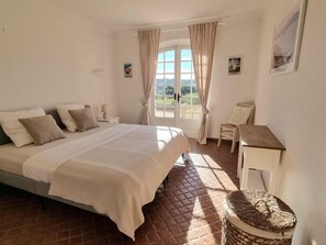 5 Schlafzimmer, Bügeleisen/Bügelbrett, Internetzugang, Bettwäsche