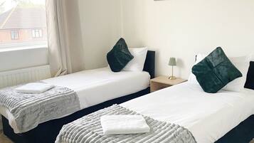 3 bedrooms, iron/ironing board, WiFi, bed sheets