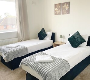 3 chambres, fer et planche à repasser, Wi-Fi, literie fournie