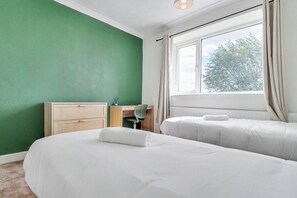 3 bedrooms, iron/ironing board, WiFi, bed sheets - Modern 3Bed Escape - Work&Relax - Free Parking (Ilford)