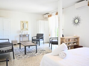 3 bedrooms, iron/ironing board, Internet