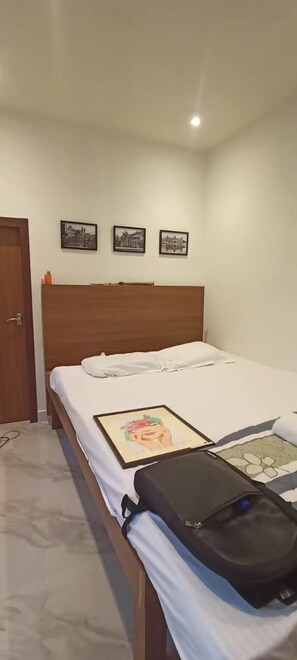 Blendingsgardiner, strykejern/-brett og wi-fi (inkludert)