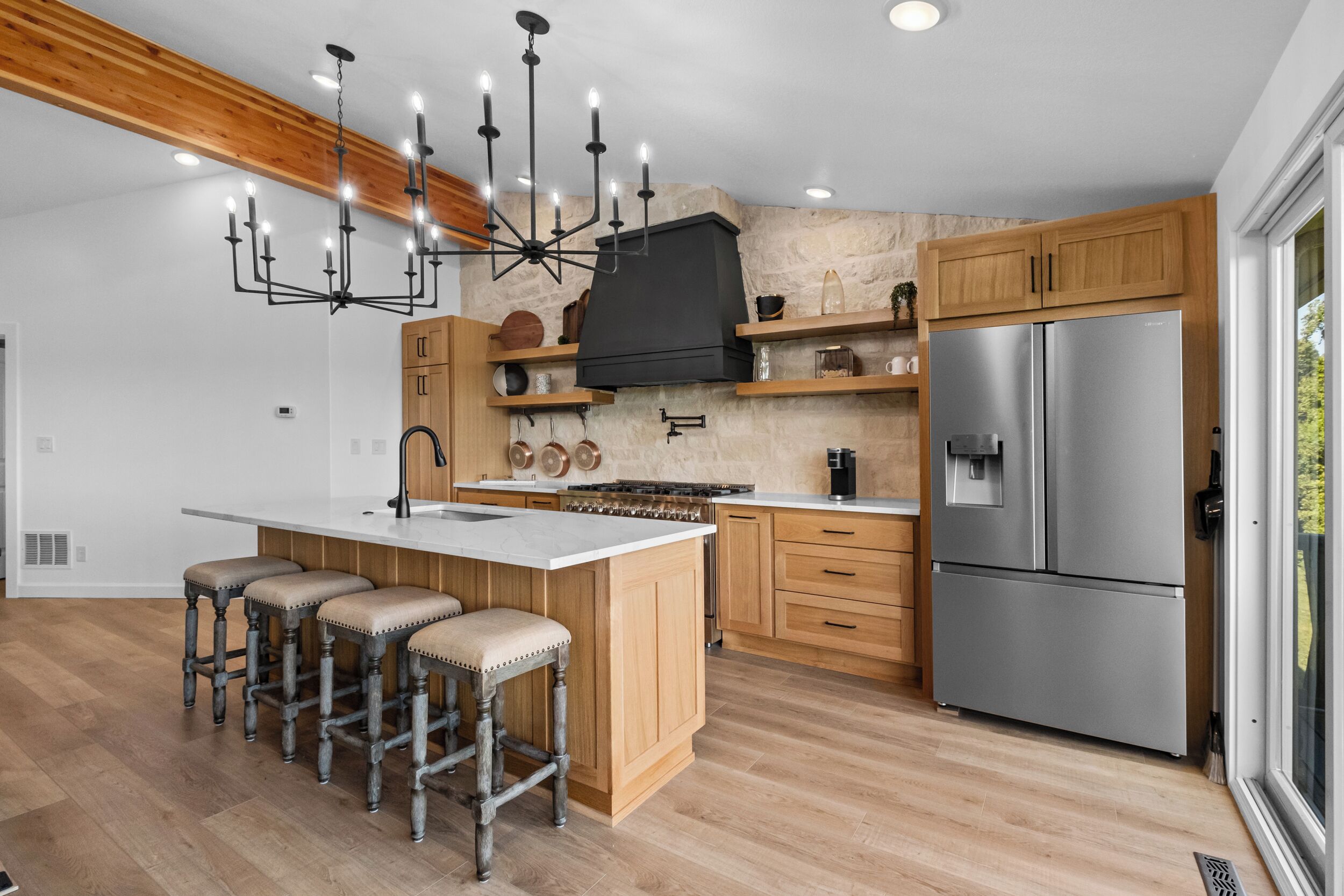 Refrigerador, microondas, horno y parrilla de estufa 