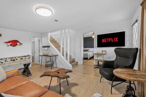 2 多间卧室、办公桌、免费 WiFi、床单