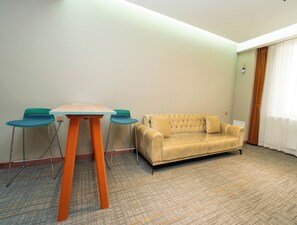 Living area - Amgun Hotel Ulaanbaatar (Ulaanbaatar)