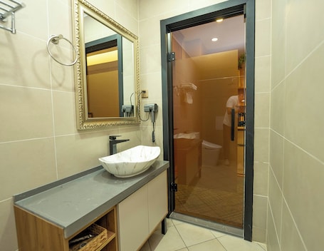 Superior Double Room | Bathroom. Amgun Hotel Ulaanbaatar