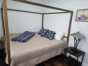 2 bedrooms, desk, iron/ironing board, WiFi