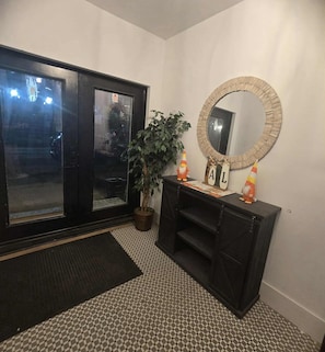 Interior - 🛋️ Cozy Meets Contemporary Modern one bedroom with Fireplace & Smart TV – The Gratiot (Detroit)