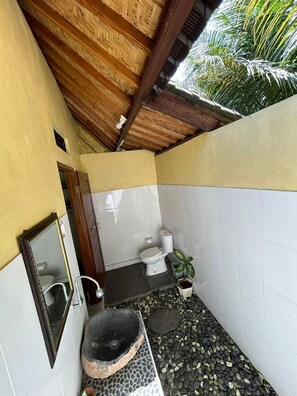 Shower, towels, soap, shampoo
