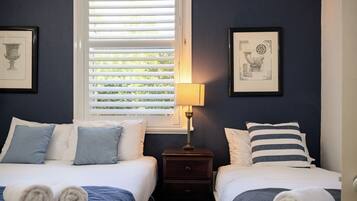 3 slaapkamers, een strijkplank/strijkijzer, gratis wifi, beddengoed