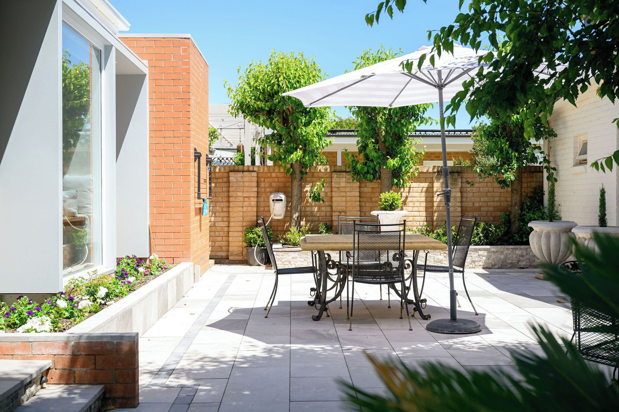 تناول الطعام بالخارج