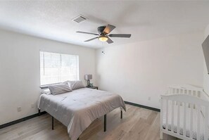 3 bedrooms, iron/ironing board, free WiFi, bed sheets