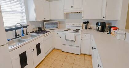 Close to Kyle Field, Texas A&M, Santa’s Wonderland & anywhere you need.