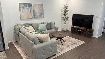 Smart TV, videogames, livros, aparelho de som