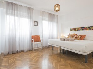 3 chambres, fer et planche à repasser, accès Internet, draps fournis