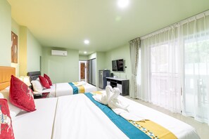 Superior tvåbäddsrum - flera sängar - utsikt mot trädgården | Sängtillbehör av högsta kvalitet, duntäcken och bäddmadrasser