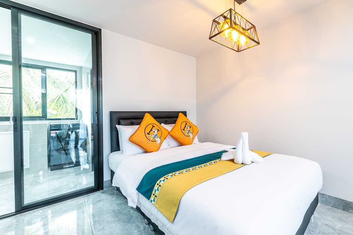 Loft Familial, vue jardin | Literie de qualité supérieure, couette en duvet d'oie, surmatelas