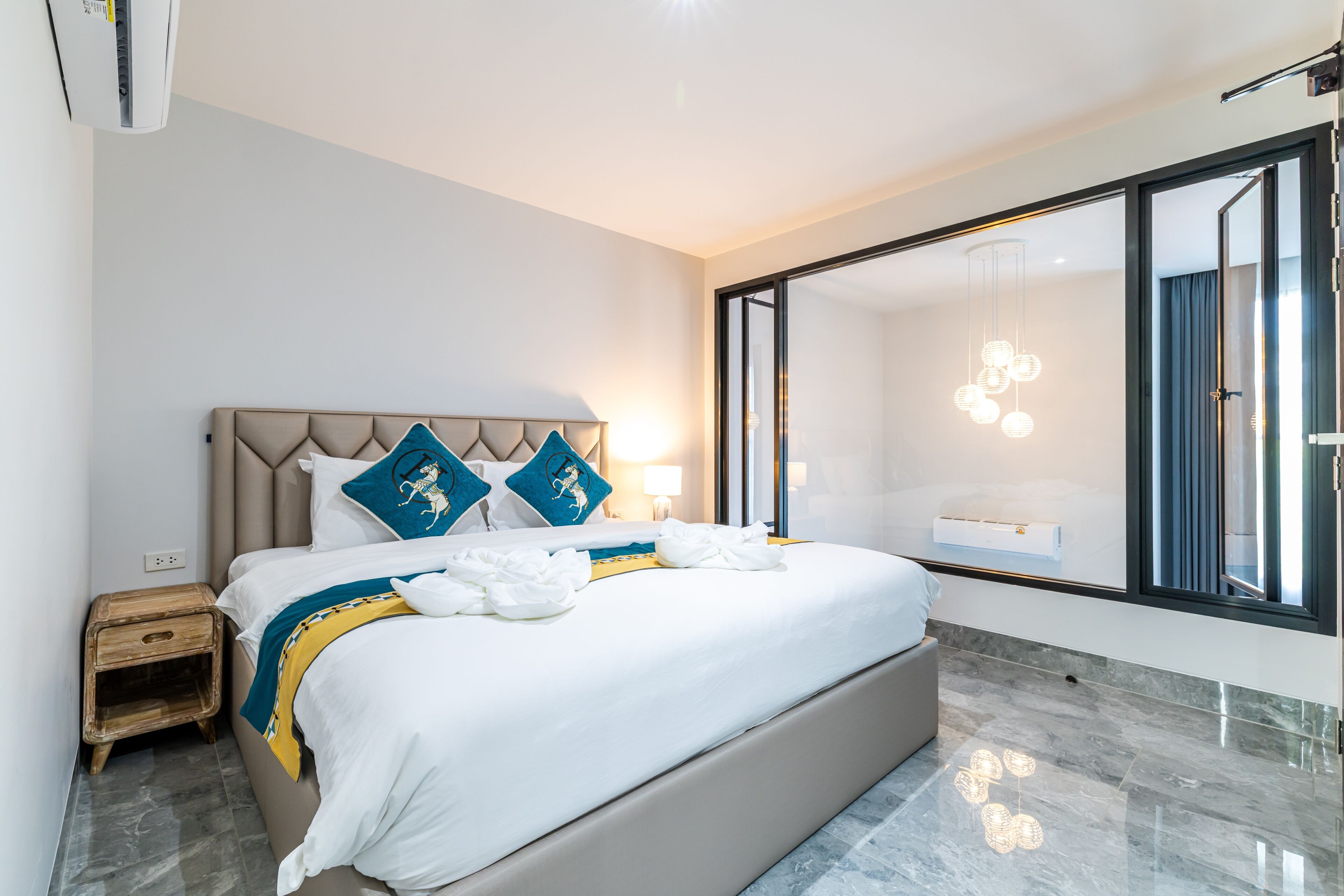 Loft família, vista para o jardim | Roupas de cama premium, edredons de pluma, camas com colchões pillow-top