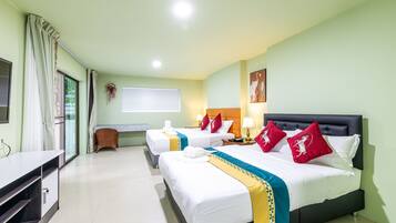 Quarto duplo superior, várias camas, vista para o jardim | Roupas de cama premium, edredons de pluma, camas com colchões pillow-top