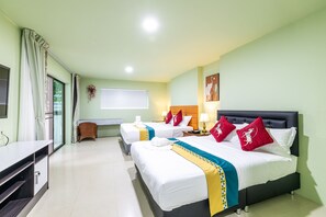 高级双床房, 多张床, 花园景观 | 高档床上用品、羽绒被、加厚床垫、客房内保险箱