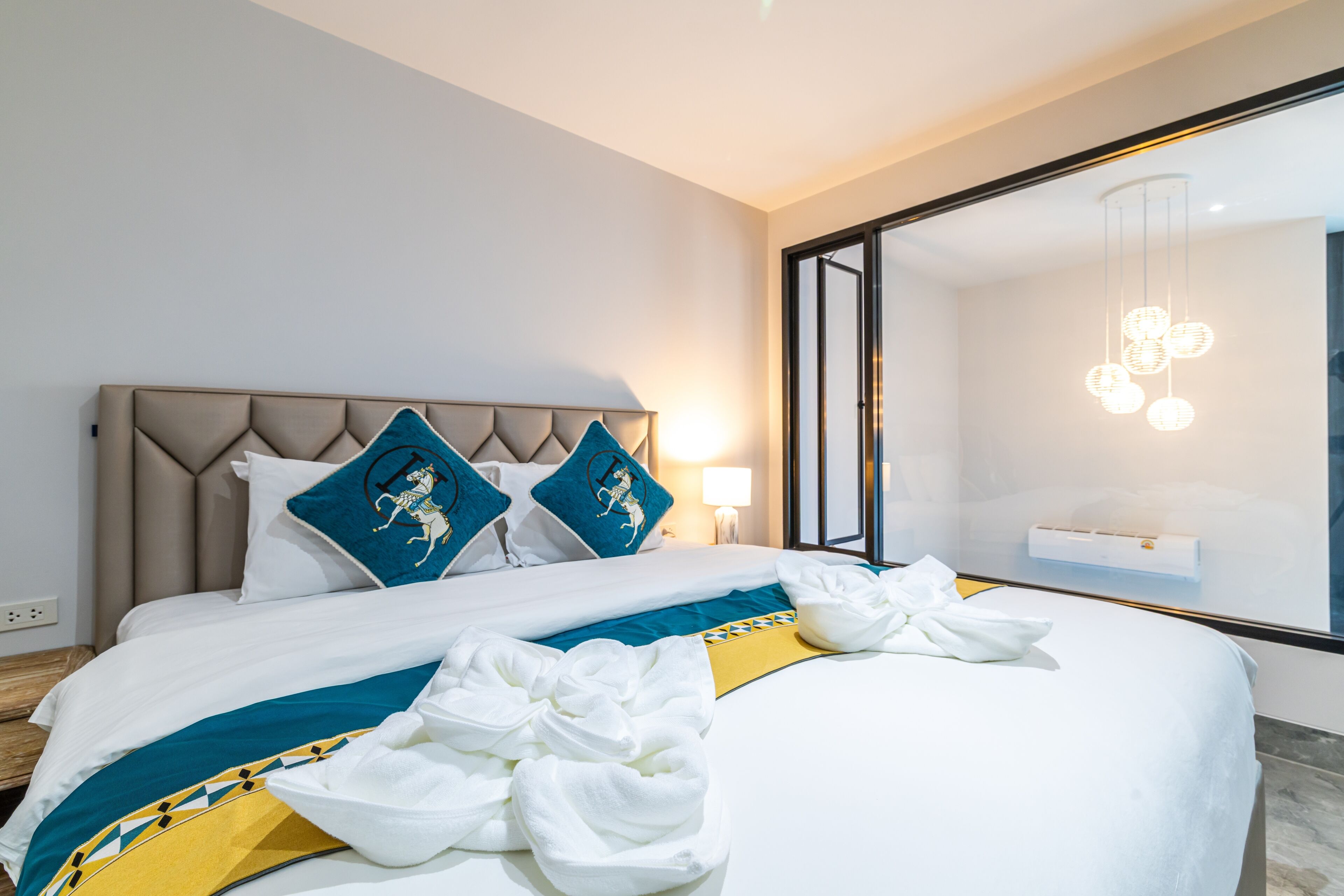 Ropa de cama de alta calidad, cubrecamas y colchones con pillow-top 