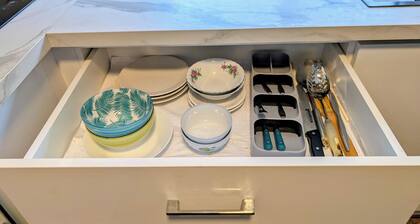 Cozy and Quielt Bedroom with Private Bathroom