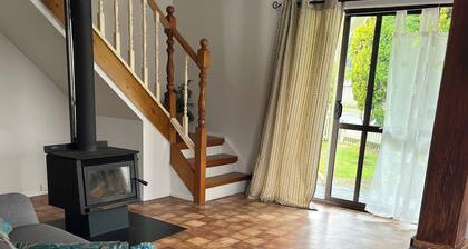 Rustic Cottage - Walk or Bike to Lake Whakamaru, Waikato River Trails or Dairy.