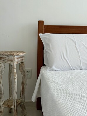 Villa | Escritorio, espacio para trabajar con laptop y cortinas blackout 