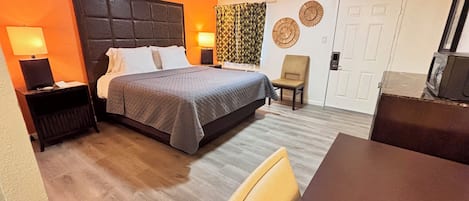 Standard Room, 1 King Bed, Non Smoking, Private Bathroom | In-room safe, desk, laptop workspace, blackout curtains