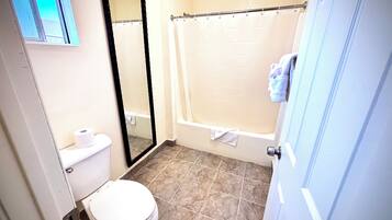 Bathroom | Towels, soap, shampoo, toilet paper