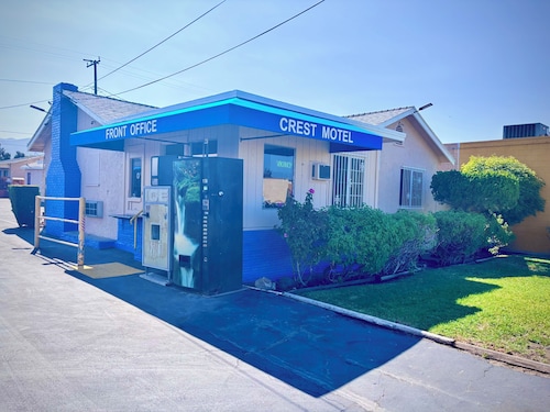 Crest Motel
