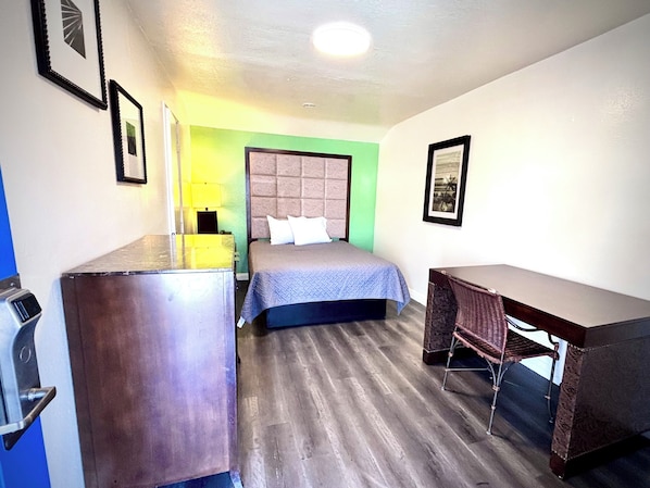 Standard Room, 1 Queen Bed, Private Bathroom | In-room safe, desk, laptop workspace, blackout drapes