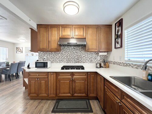 Entire Newly Remodeled Home With Huge Parking