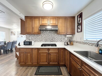 Entire Newly Remodeled Home With Huge Parking