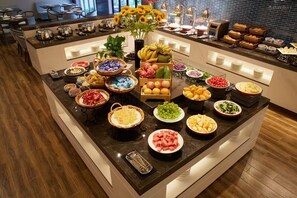 Free daily buffet breakfast