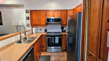 Micro-ondas, fogão, cooktop, lava-louças