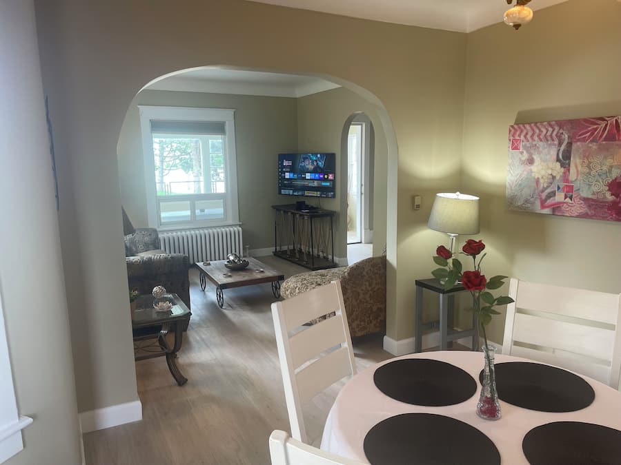 Deluxe House, Patio | Ruang tamu | TV skrin rata