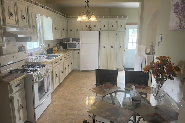 Deluxe House, Patio | Private kitchen | Coffee/tea maker, electric kettle, toaster, spices