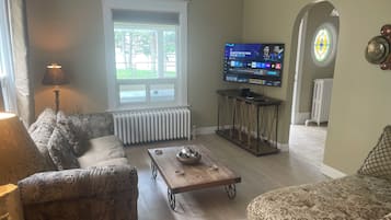 Deluxe House, Patio | Living area | Flat-screen TV