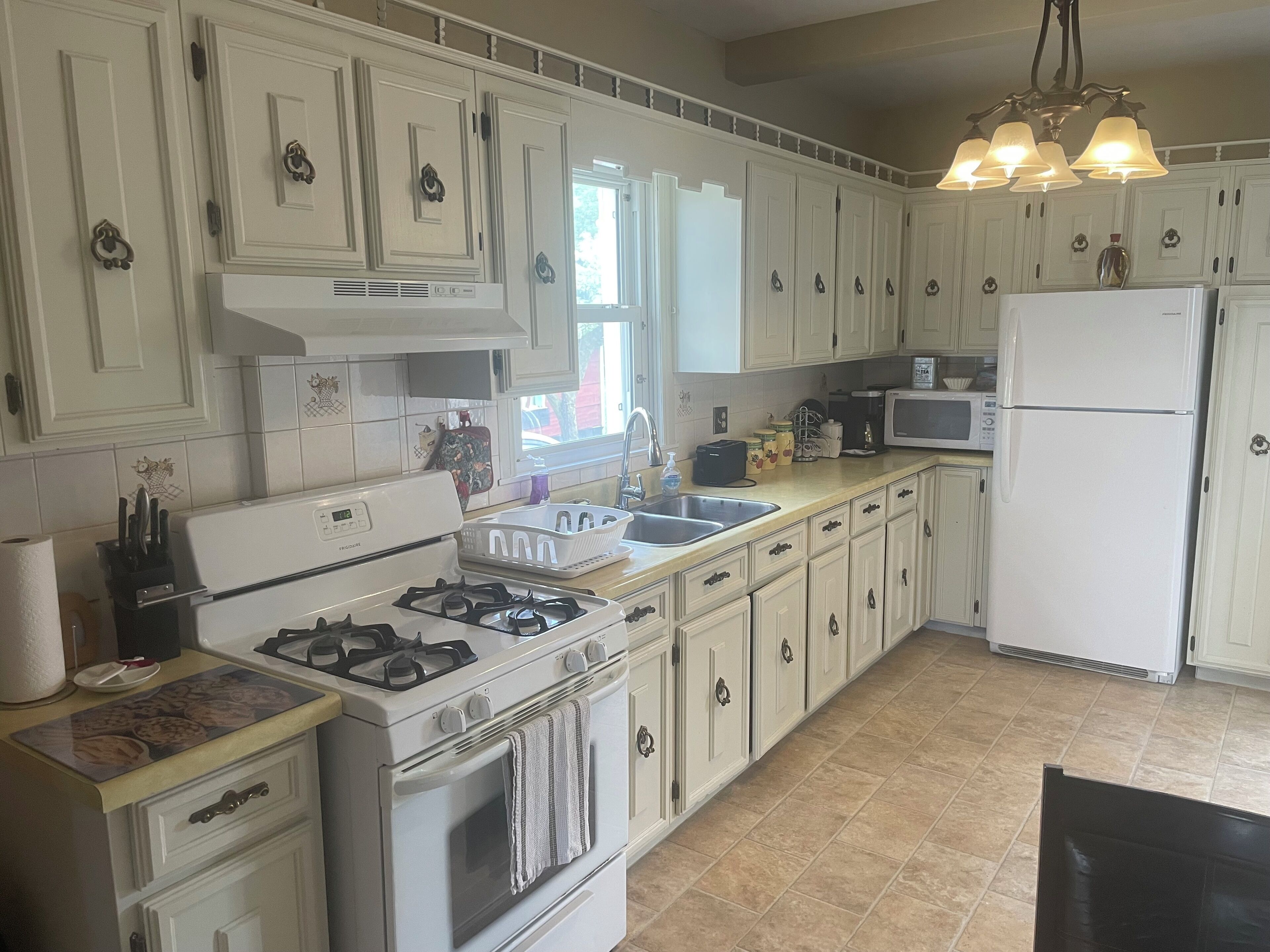 Deluxe House, Patio | Private kitchen | Coffee/tea maker, electric kettle, toaster, spices