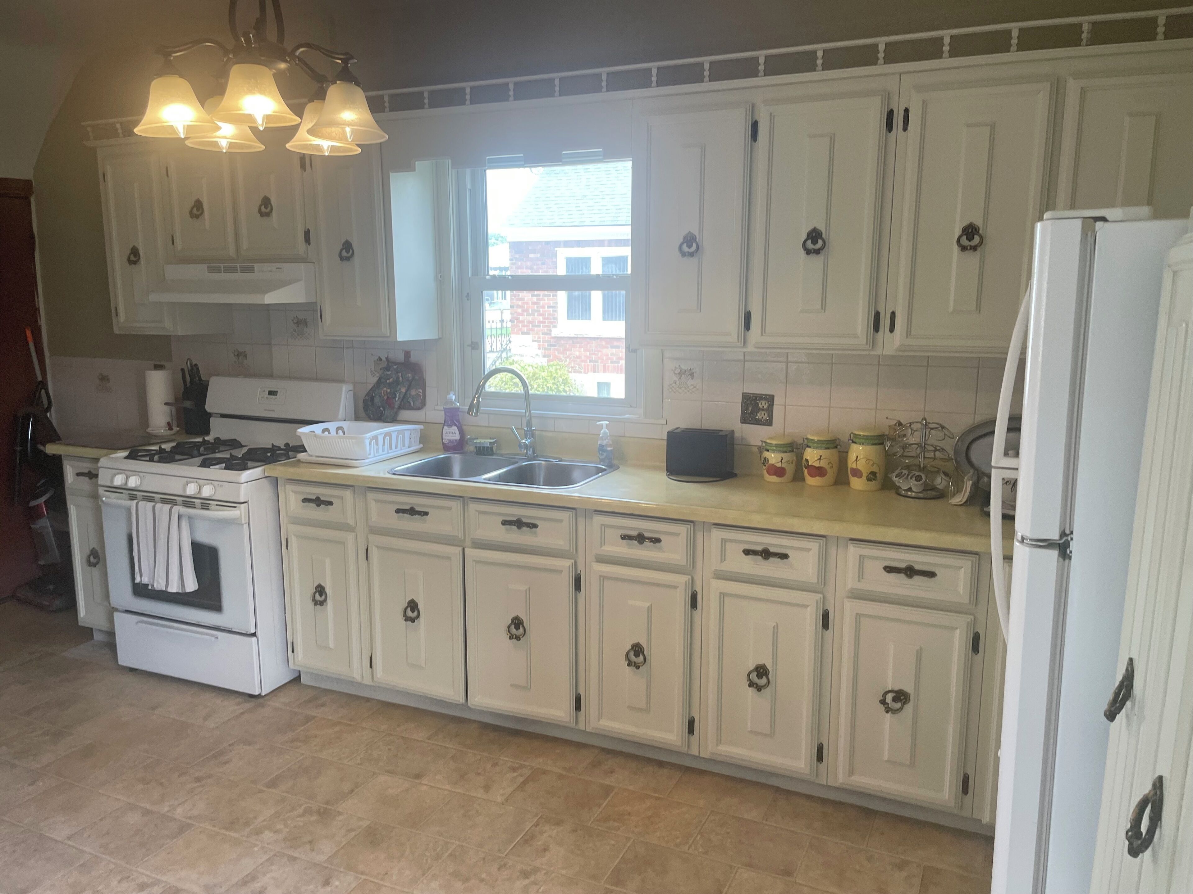 Deluxe House, Patio | Private kitchen | Coffee/tea maker, electric kettle, toaster, spices