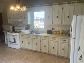 Deluxe House, Patio | Private kitchen | Coffee/tea maker, electric kettle, toaster, spices