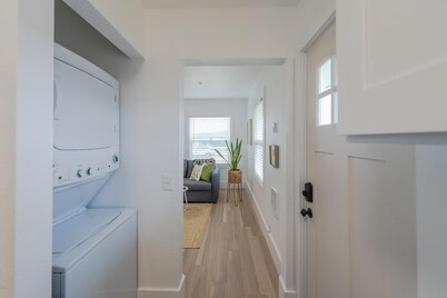 Charming Modern Cottage, Downtown @pinpointstays