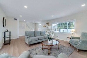 Televisión y chimenea 