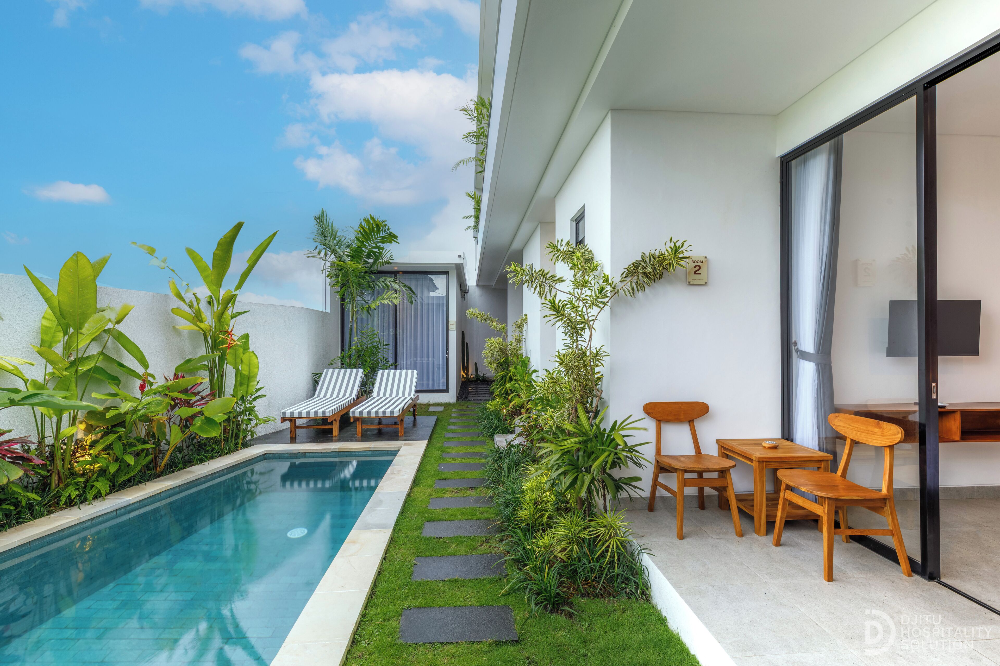 Kolam renang outdoor