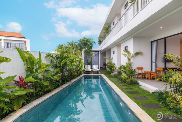 Hồ bơi ngoài trời 