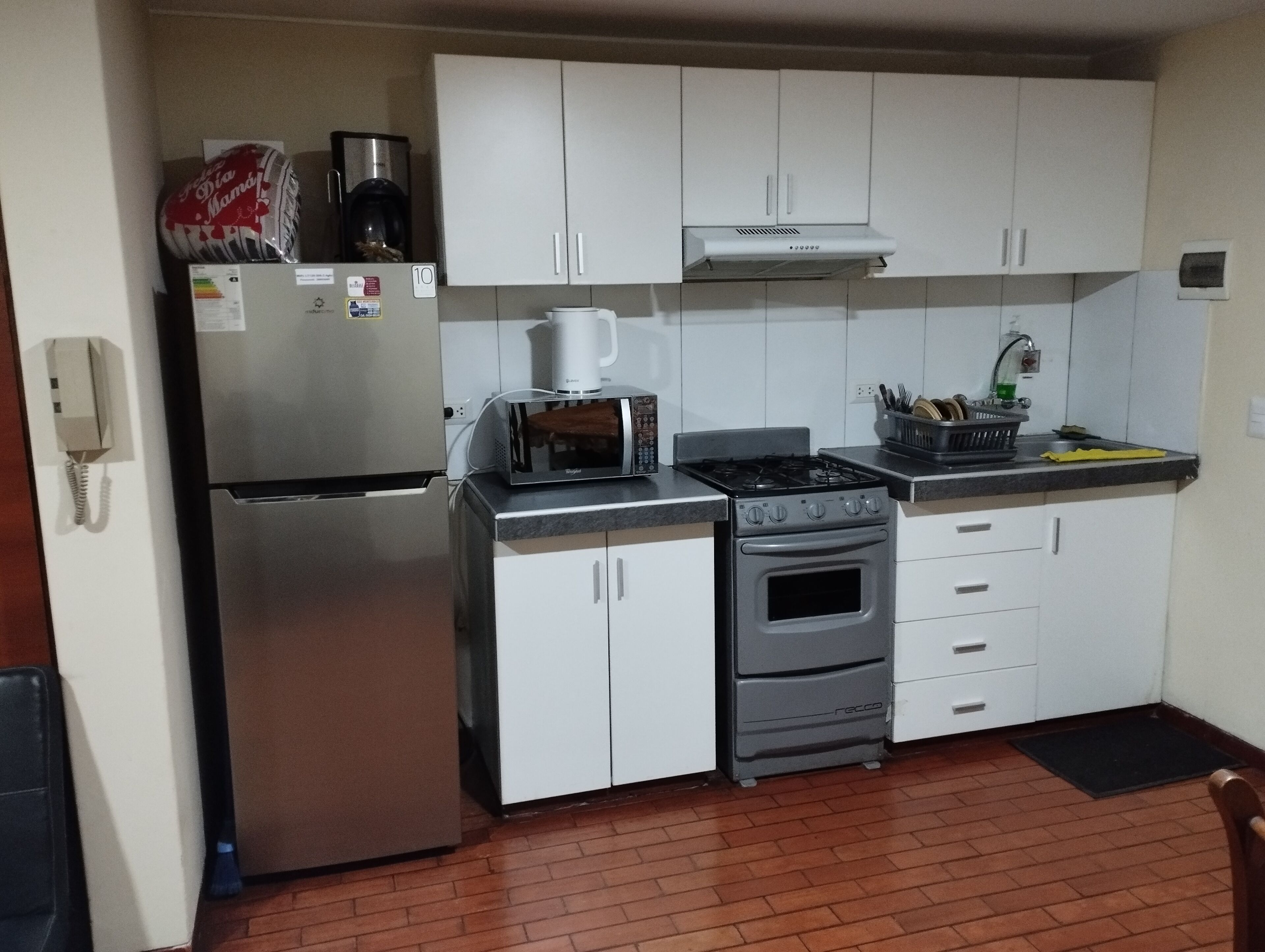 Mikroaaltouuni, uuni, liesi